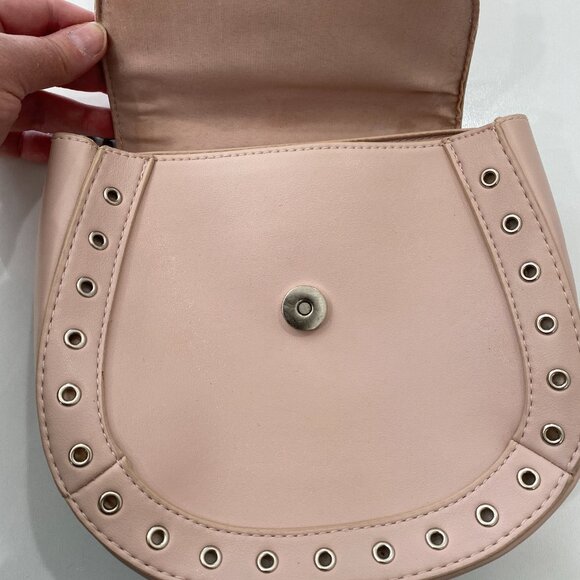 Express Pink Grommet Bow Crossbody Bag Purse Chain - Picture 2 of 7